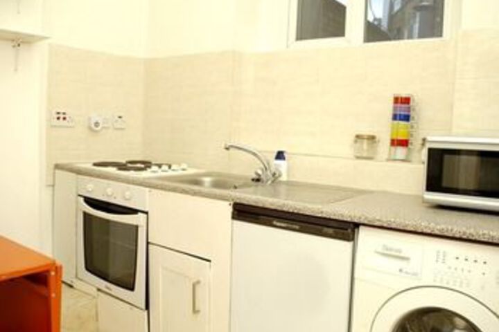 Room 4 of 4