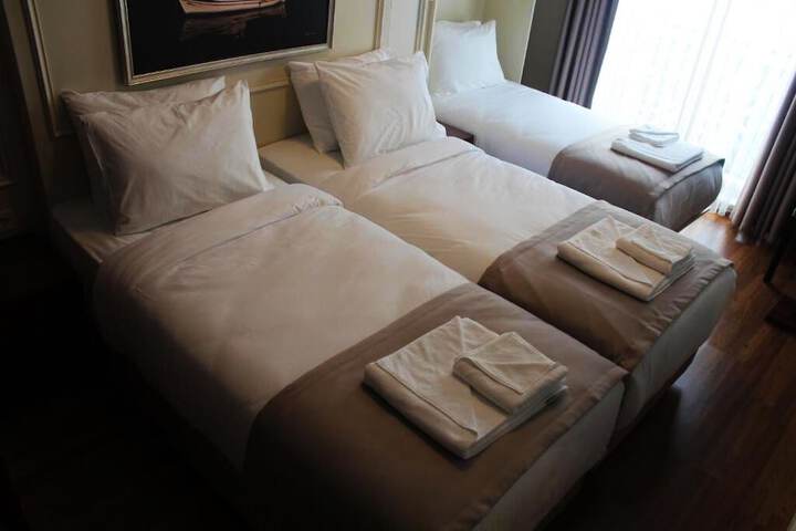 Room 6 of 25