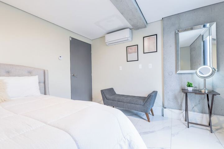 Room 12 of 169