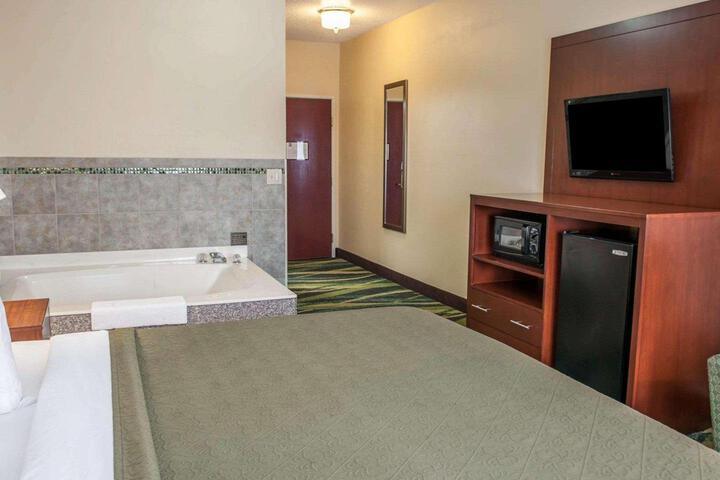 1 King Bed Accessible (2 of 13)