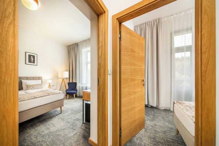 Room 15 of 34