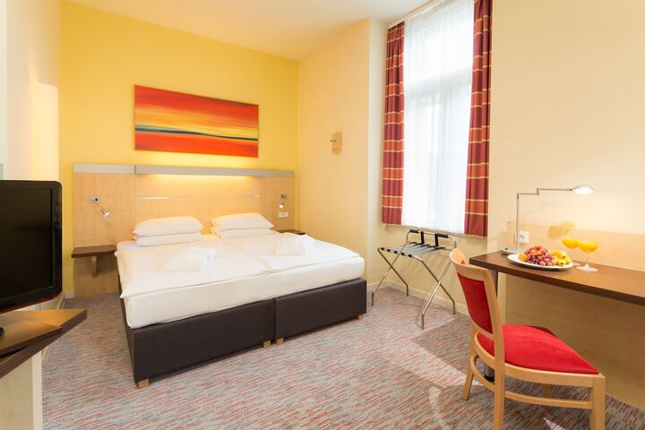 Room 5 of 25