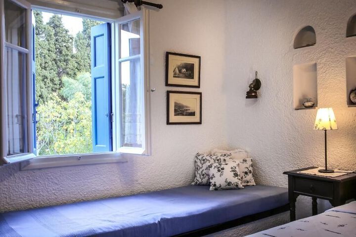 Room 2 of 44