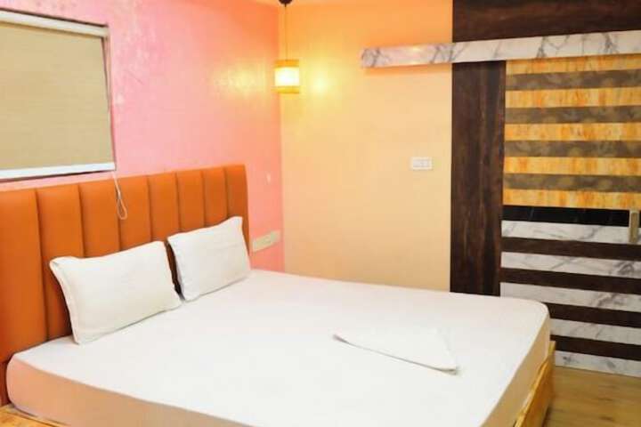 Room 8 of 22