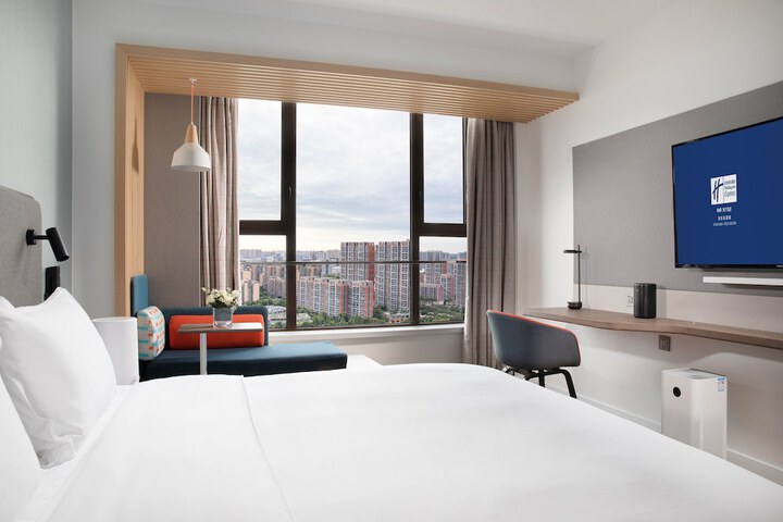 Room 12 of 46