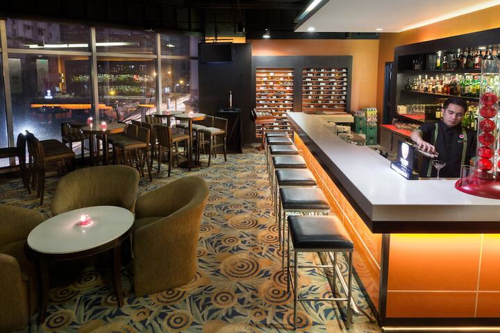 Lounge 74 of 83