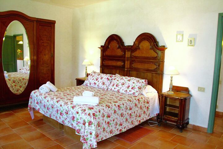 Room 4 of 43