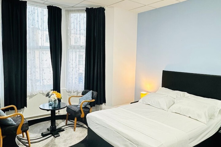 Room 8 of 44