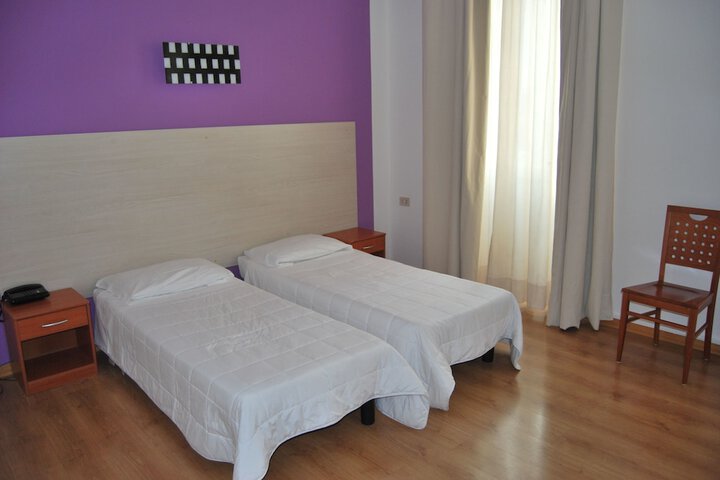 Room 8 of 36