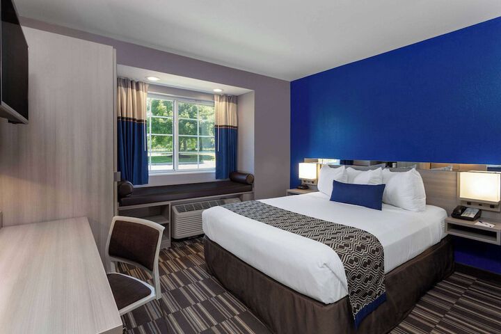 1 Queen Bed (14 of 21)