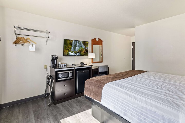 Room 4 of 34