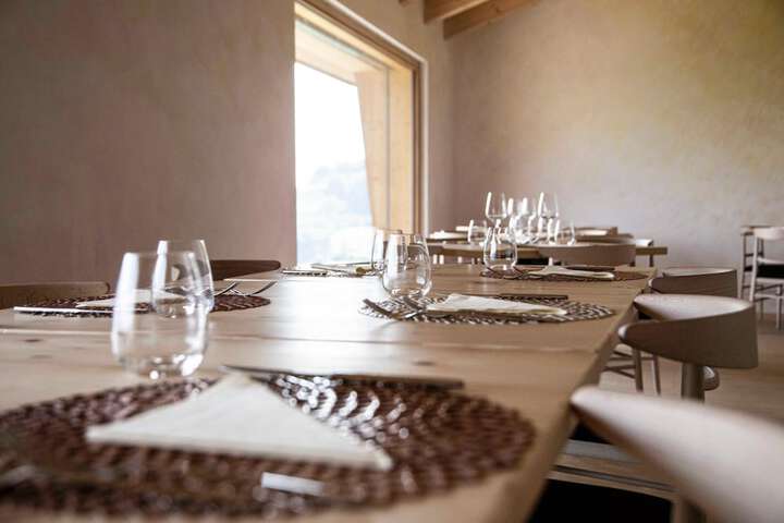 Dining 31 of 46