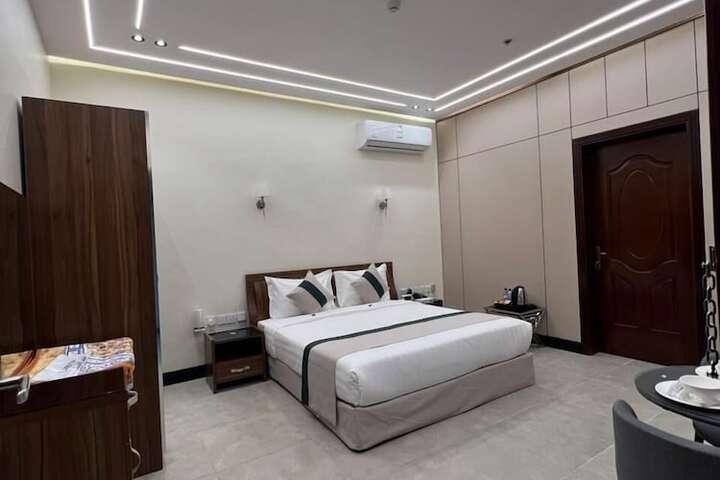 Room 25 of 57