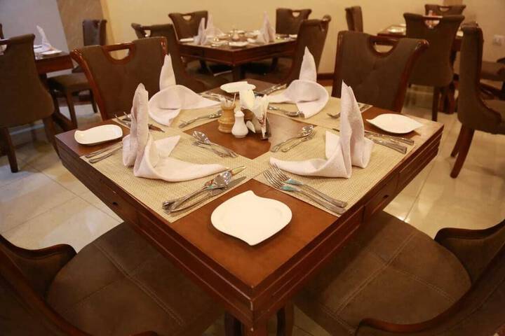 Dining 40 of 51