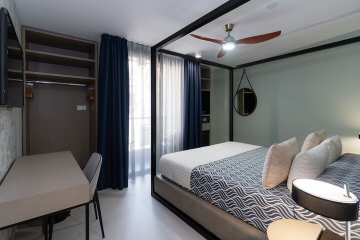 Room 7 of 65