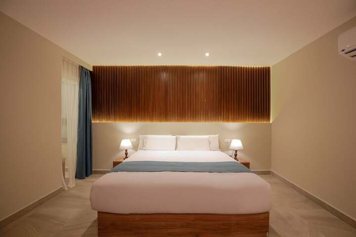 Room 32 of 126