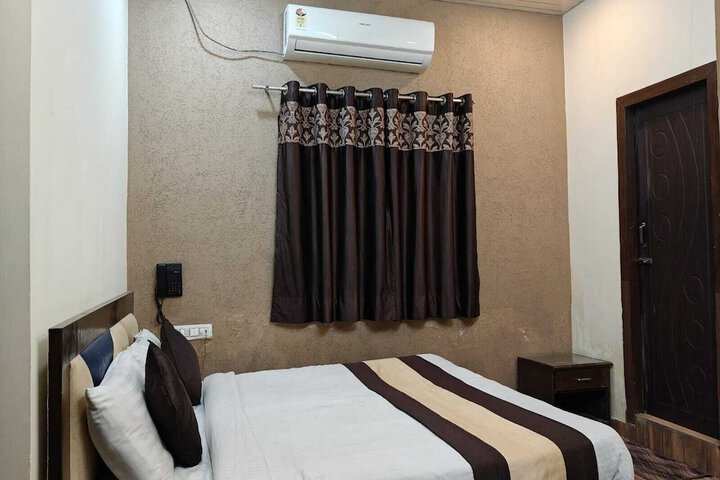 Room 21 of 38