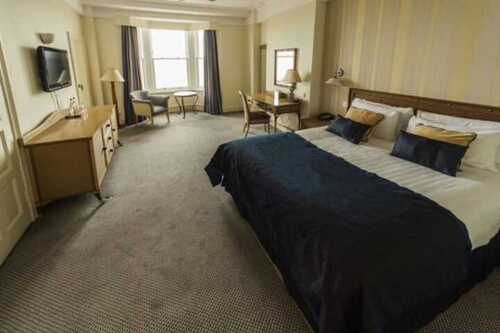 Room 10 of 36
