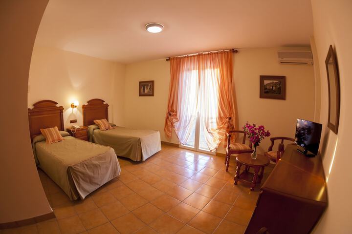 Room 4 of 48