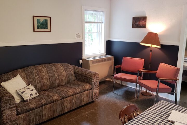 Room 119 of 215