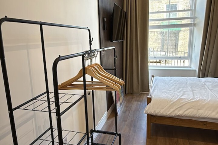 Room 9 of 26