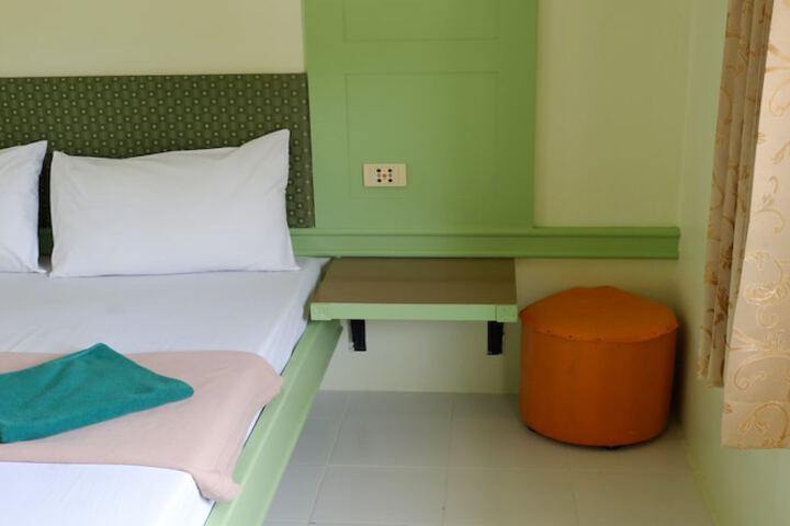 Room 12 of 16