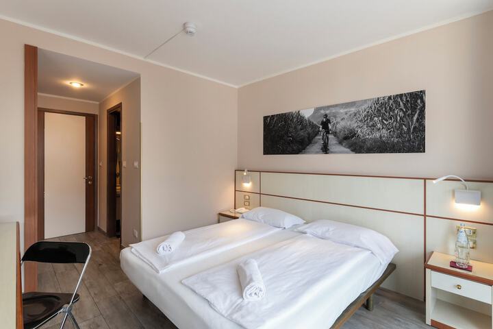 Room 7 of 110