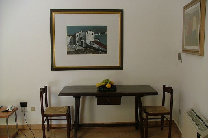 Room 6 of 18