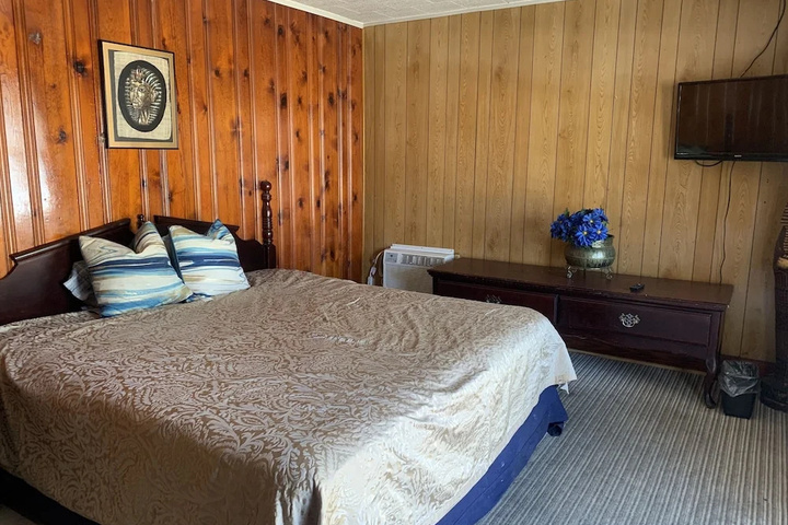 Room 3 of 10