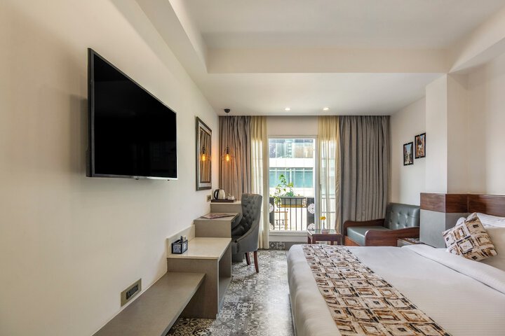 Room 13 of 28