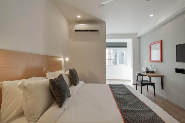 Room 9 of 12