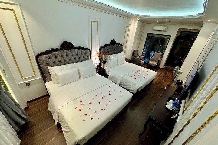 Room 32 of 165