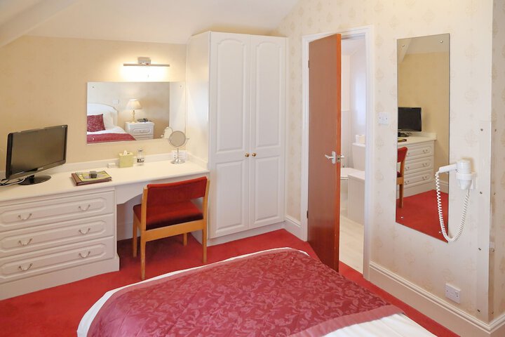Room 44 of 104