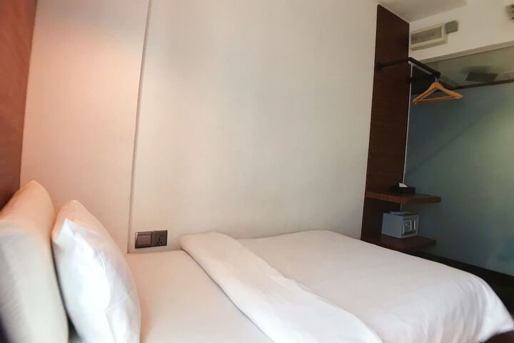 Room 28 of 47