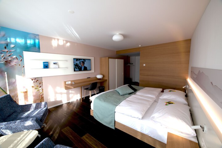 Room 8 of 40