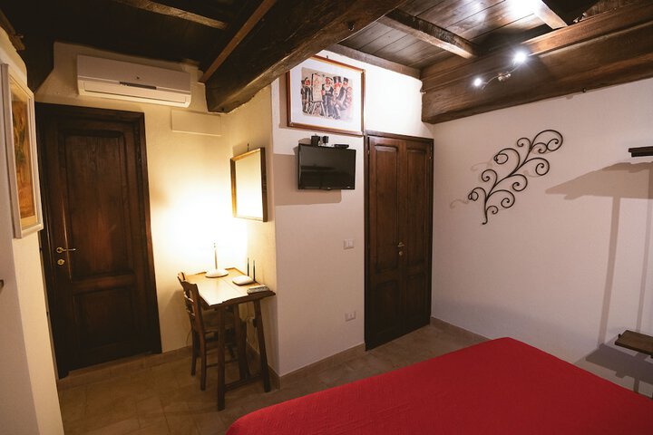 Room 18 of 115