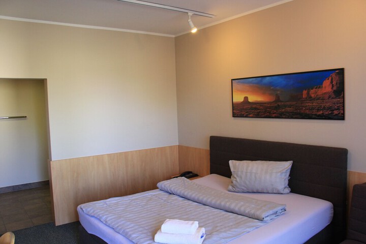 Room 7 of 42
