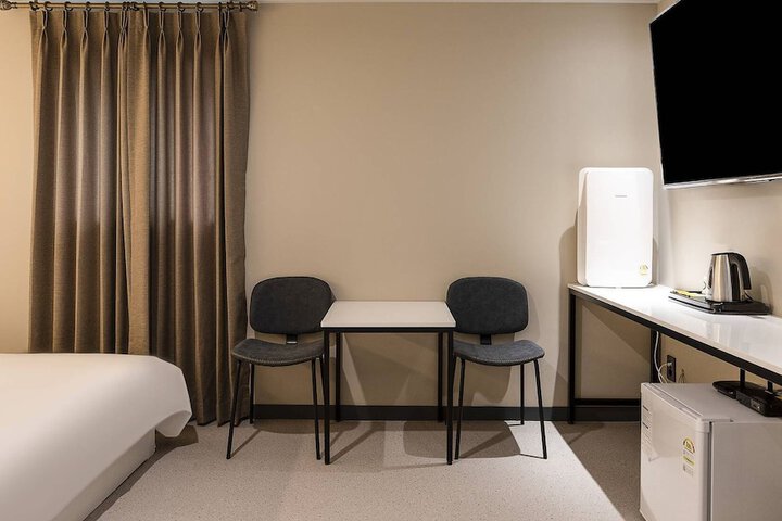 Room 4 of 78