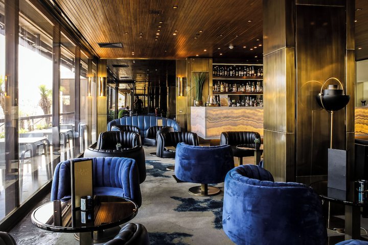 Lounge 74 of 84