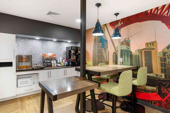 Breakfast area