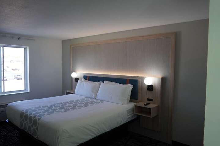 Room 4 of 11
