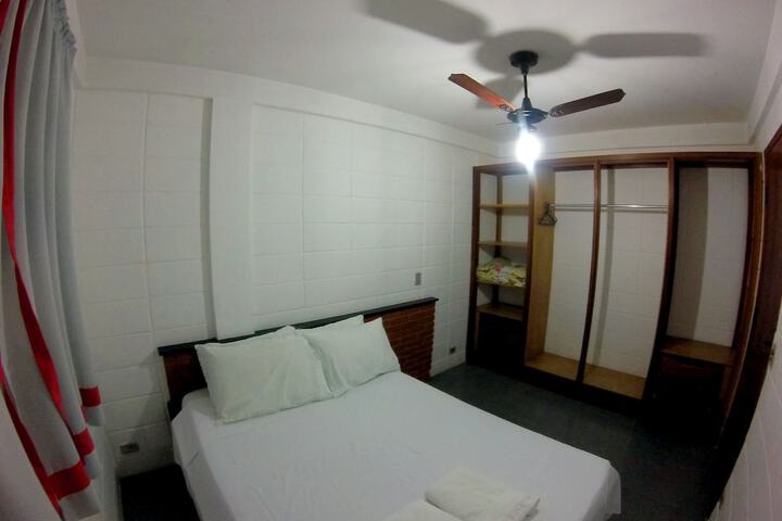 Room 4 of 33