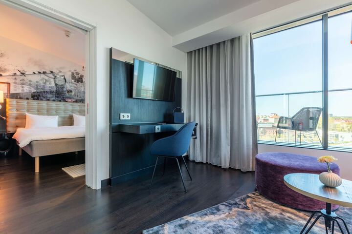Room 18 of 214