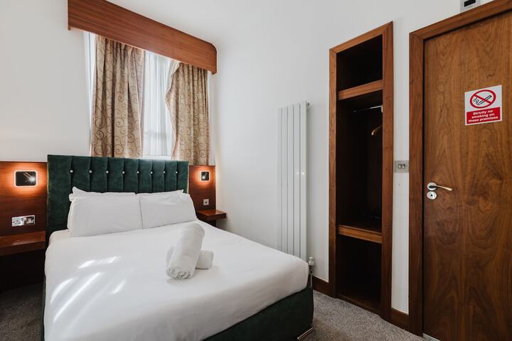 Room 32 of 125