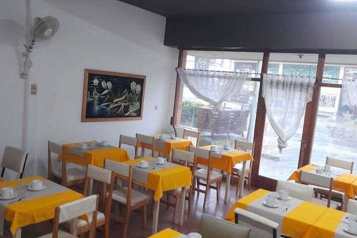 Dining 8 of 10