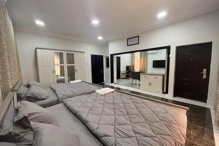 Room 16 of 28