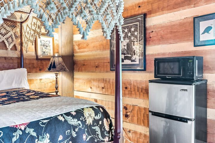 Snug Hug Queen Suite with Fireplace (109 of 131)