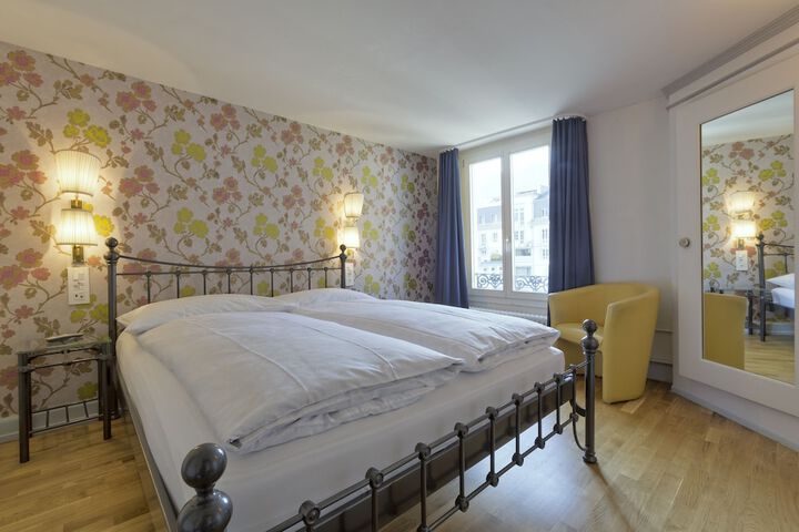 Room 9 of 35