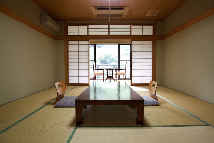 Room 5 of 32
