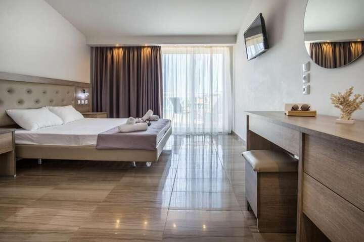 Room 6 of 19